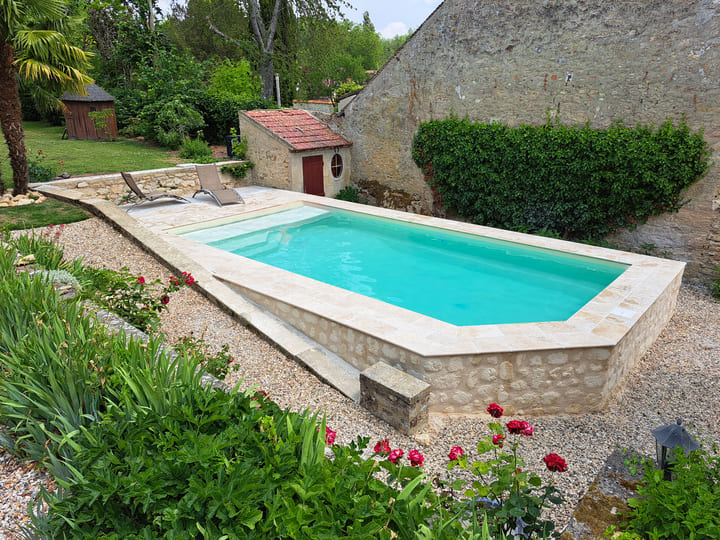 La piscine hors sol ou semi-enterrée